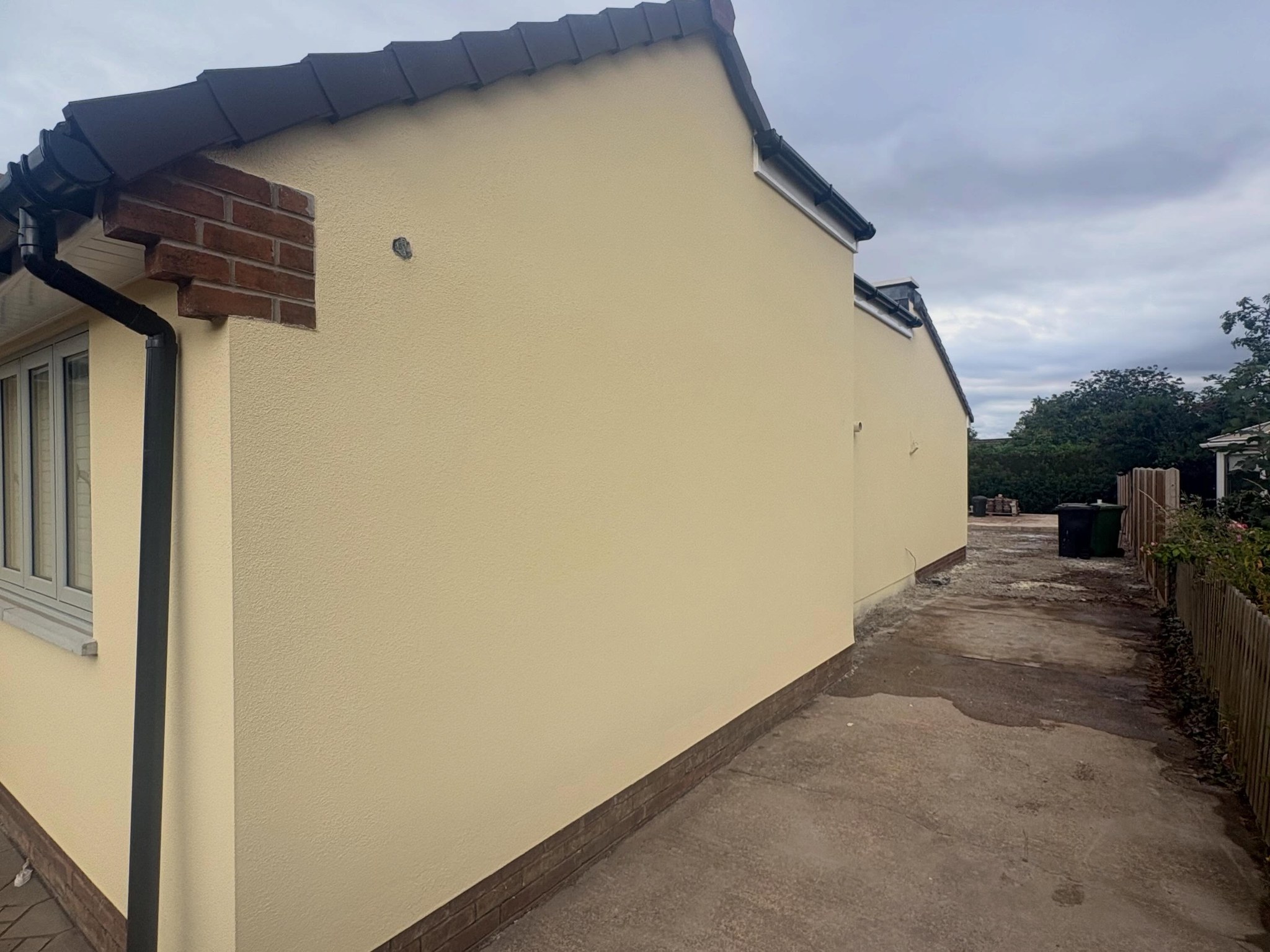Long side elevation rendered in pale yellow